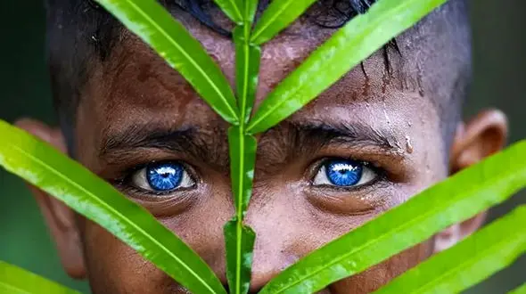 8 عکس حیرت آور از زیباترین دختران و پسران جهان / راز چشم های اسرارآمیز آنها چیست؟