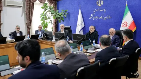 انتقاد شدید رئیس‌جمهور از دستمزدهای بی‌ضابطه و مدیران ناکارآمد