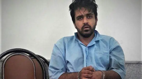 این پسر جوان را می شناسید / او اجازه نمی داد دخترها از خودرو اش پیدا شوند+ عکس 