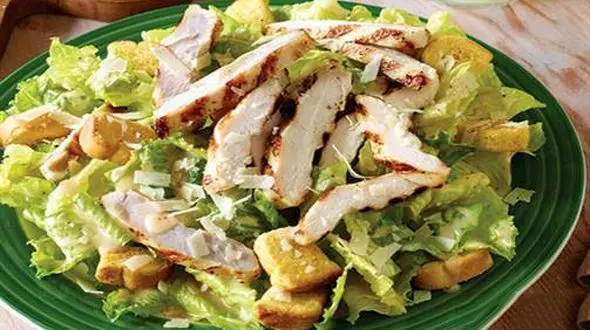 طرز تهیه سالاد سزار با سس مخصوص