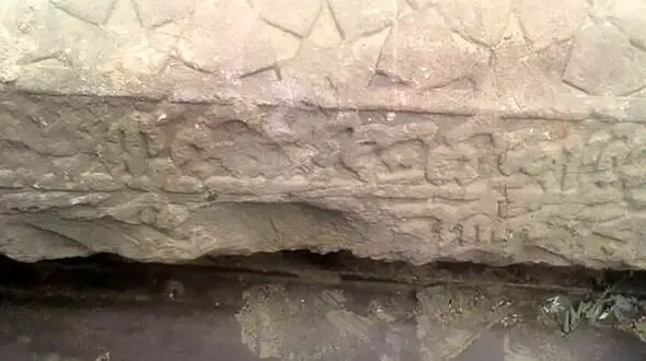 سرقت سنگ قبر کتیبه ای قبرستان قدیمی بناب + عکس