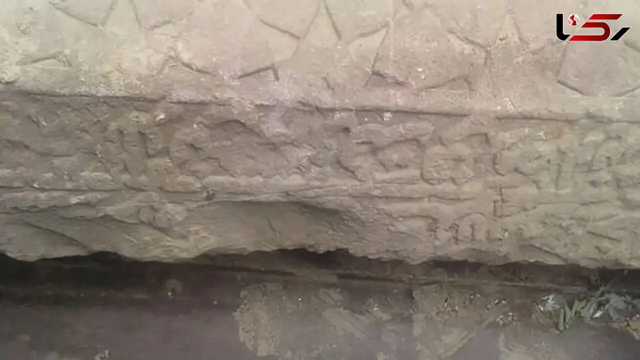 سرقت سنگ قبر کتیبه ای قبرستان قدیمی بناب + عکس