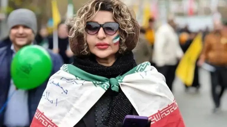 چرا در راهپیمایی ها با زنان بی حجاب مصاحبه می شود؟ / پاسخ به یک پرسش متداول در رسانه ملی