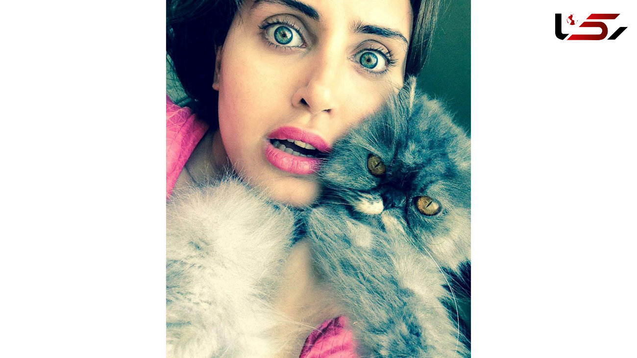 چهره بهت زده الناز شاکردوست در کنار گربه خانگی اش +عکس 