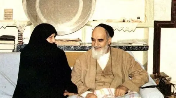 عکس دیده نشده از امام خمینی و همسرش! + جزییات
