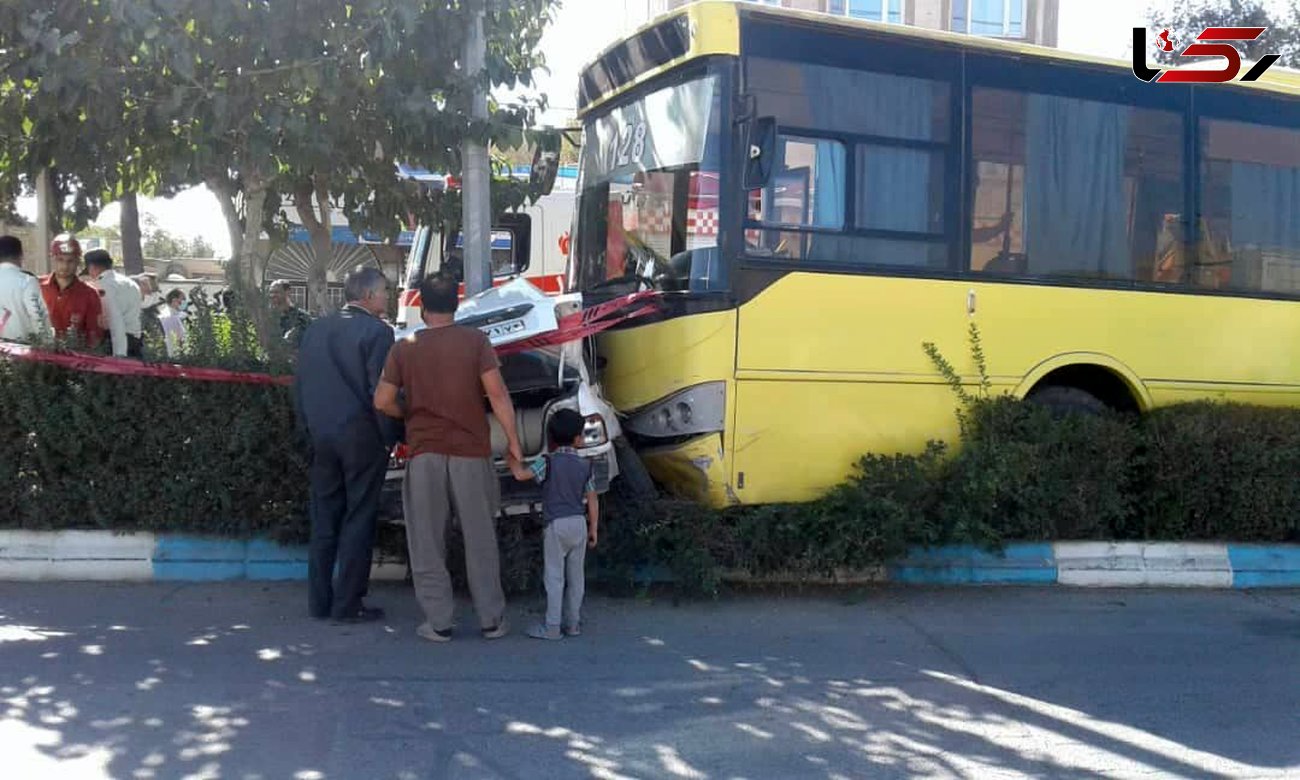 تشنج راننده اتوبوس درون شهری حین رانندگی/ چندین خودرو آسیب دیدند