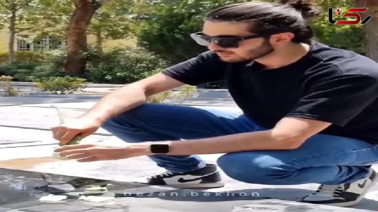 فیلم آواز باشکوه پسر سر خاک مرتضی پاشایی یکی هست تو قلبم خوند انگار مرحوم دوباره زنده شده