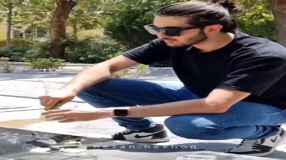 فیلم آواز باشکوه پسر سر خاک مرتضی پاشایی یکی هست تو قلبم خوند انگار مرحوم دوباره زنده شده