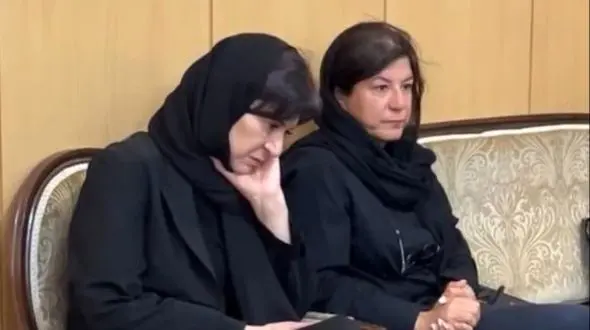 فیلم / نگاهی به حال خراب ریما رامین فر و چیدمان میز عزای باشکوه و مجلل مادرش / حضور بازیگران از گلاره عباسی ، جواد عزتی، هوتن شکیبا، امیرحسین رستمی، / از باکس های میوه تا حلوای زعفرانی