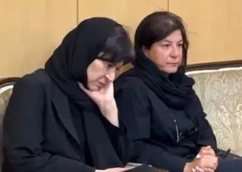 فیلم / نگاهی به حال خراب ریما رامین فر و چیدمان میز عزای باشکوه و مجلل مادرش / حضور بازیگران از گلاره عباسی ، جواد عزتی، هوتن شکیبا، امیرحسین رستمی، و .../ از باکس های میوه تا حلوای زعفرانی