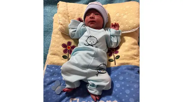 اشک های دردناک پدری که نوزادش در بیمارستان شهریار ناپدید شد/  آن زن لباس پرستاری به تن داشت+ عکس و گفتگو