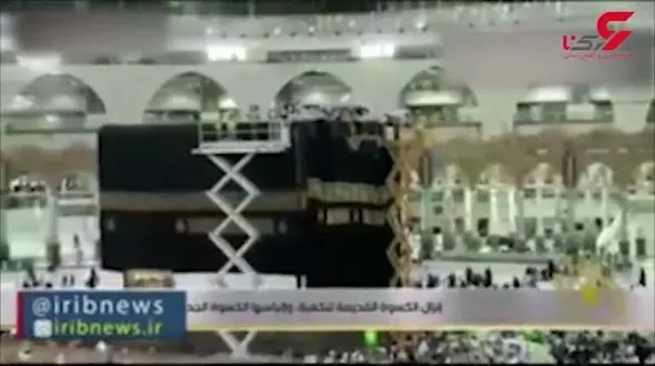 تصاویری از تعویض پرده کعبه در صبح امروز + فیلم