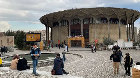 اجرای موسیقی سنتی در محوطه تئاتر شهر / فیلم و عکس 