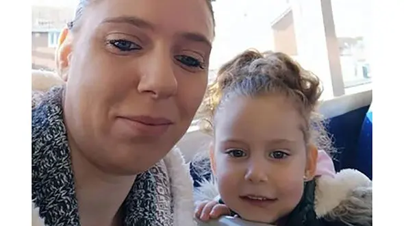 نجات جان یک مادر از مرگ توسط دختر 4 ساله اش / انگلیس