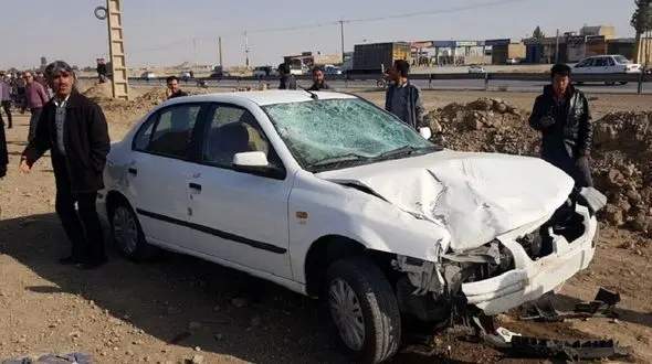 تصادف وحشتناک سمند با پایه پل در قم / 2 تن کشته و 4 تن به شدت مجروح شدند