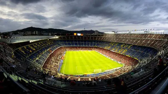 حرف های شنیدنی  2 دختر که با گریم  پسرانه به استادیوم رفتند