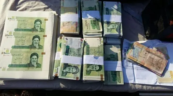 بازداشت 2 مرد با پول های بی ارزش در خرمشهر / ماهرانه جعل کرده بودند