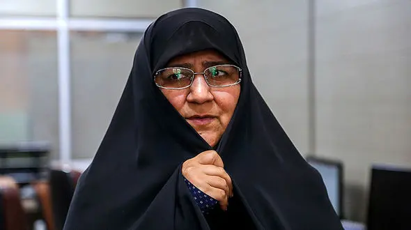 جنجال جرم بودن بستنی خوردن زنان در اماکن عمومی / واقعیت چیست؟ + جزییات