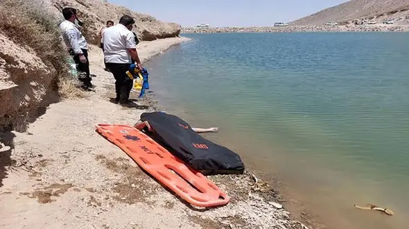  پیکر بی جان دو صیاد به ساحل رسید