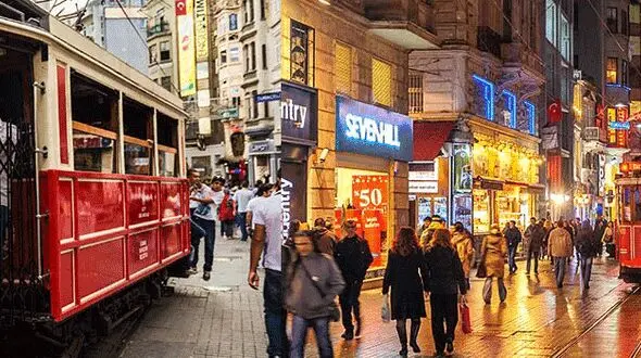گشت و گذار فراموش نشدنی در خیابان تکسیم استانبول +عکس های دیدنی
