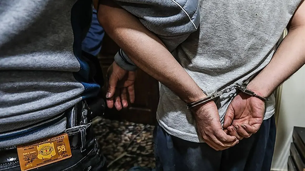 شلیک دقیق پلیس به سارق فراری در تعقیب و گریز هالیوودی در کرمانشاه / 2 همدستش گریختند