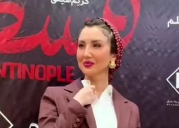 فیلم / بازگشت آناشید حسینی زیباترین زن ایران روی صحنه بعد از بارداری و زایمان / حاشیه و متن اکران «قسطنطنیه» /  از نعیمه نظام‌دوست تا آناشید حسینی ...