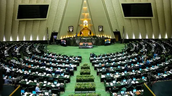 ارسال پیامک به نمایندگان مجلس علیه وزیر پیشنهادی اقتصاد/ دستگاه‌های امنیتی برای شناسایی ارسال رباتیک پیامک‌ها ورود کنند