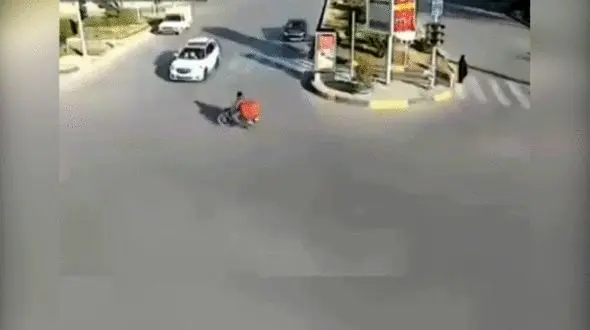 تصادف هولناک موتورسیکلت با هایما اس 7 + فیلم باورنکردنی 