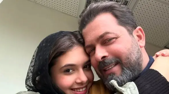 فیلم غیرتی شدن پژمان بازغی برای دخترش نفس و هلیا امامی که با واکنش حضار مواجه شد/ ببینید پژمان خان برای اینکه این 2 تا حجابشون رو درست کنند چیکار کرد!