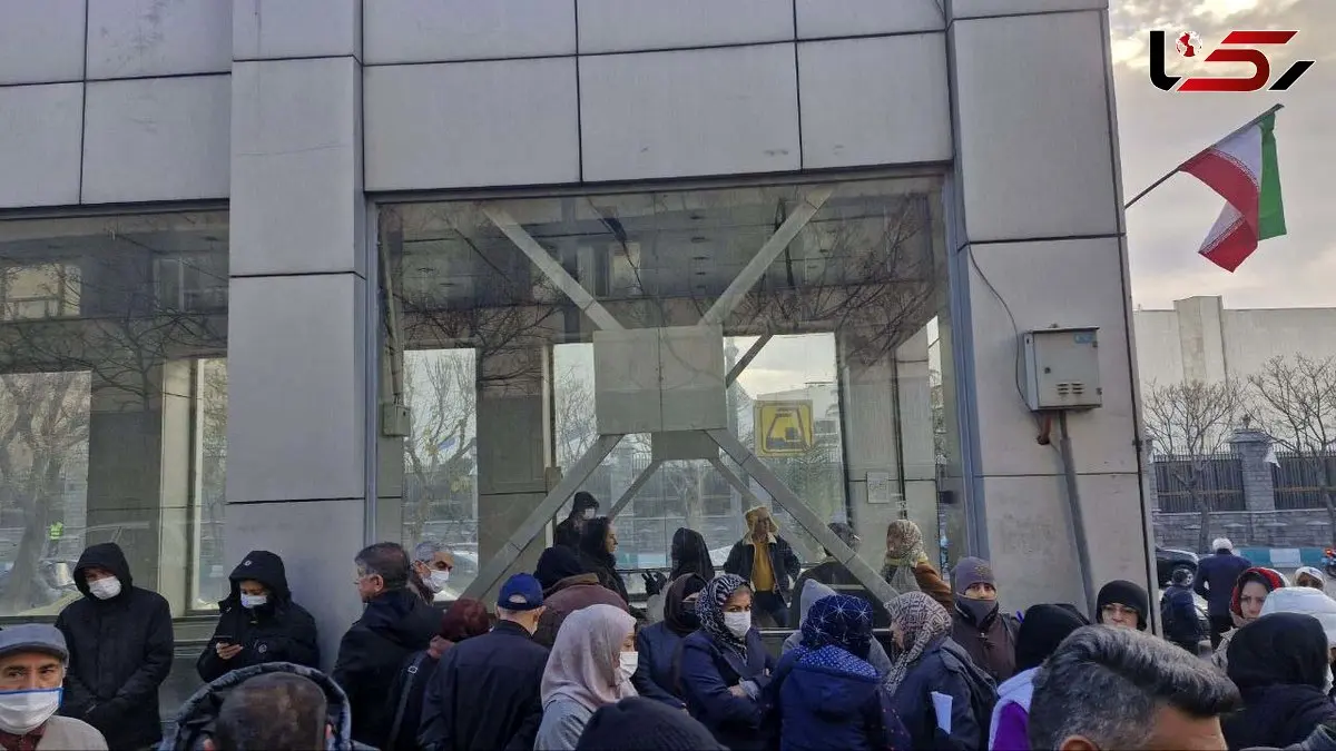 تجمع مالباختگان پروژه مسکونی حکیم تهران در مقابل مجلس شورای اسلامی