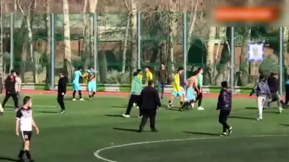  چاقوکشی در فوتبال تهران + فیلم / انتقاد تند  علی کریمی به فدراسیون