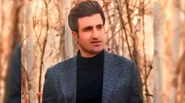 فیلم آوازخوانی زوری محسن لرستانی با آهنگ بچه ننه وسط بازار! / چه قدر قشنگ خوند همه کیف کردند!