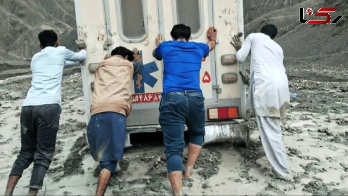 فیلم لحظه به لحظه 6 ساعت فداکاری ماموران اورژانس برای نجات زن گرفتار در سیل بشاگرد / مو به تن تان سیخ می شود
