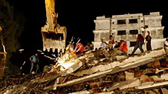 ریزش مرگبار ساختمان 4 طبقه در هند / اهالی ساختمان به هشدارها توجه نکرده بودند