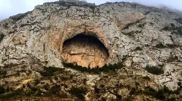 جاذبه گردشگری سوادکوه به اسم غار اسپهبد خورشید / عکس