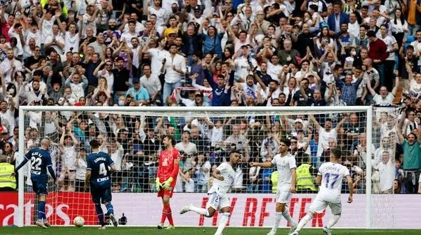 گل سوم رئال مادرید به منچسترسیتی توسط بنزما+فیلم