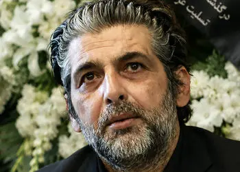 عکس / یادی کنیم از میز عزای گلباران شده و سنگ مزار خاص و لاکچری مادر حمید گودرزی نادر سریال دلدادگان |+ عکس تلخ آقای بازیگر در فراغ مادر عزیزش