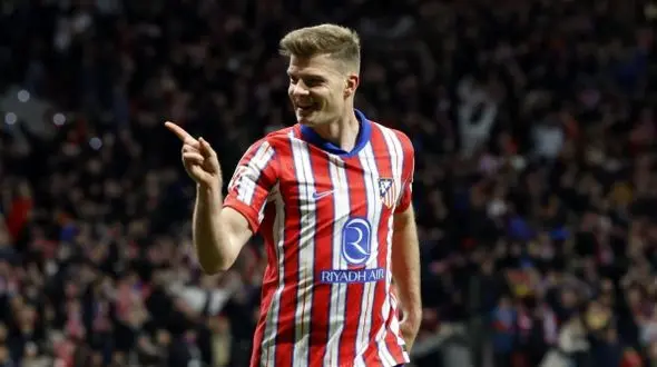 الکساندر سورلوث خالق دیوانه‌‌وارترین هت‌تریک تاریخ فوتبال! + فیلم