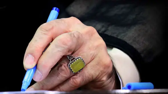 رهبر انقلاب اسلامی درگذشت حاج داود احمدی‌نژاد را تسلیت گفتند