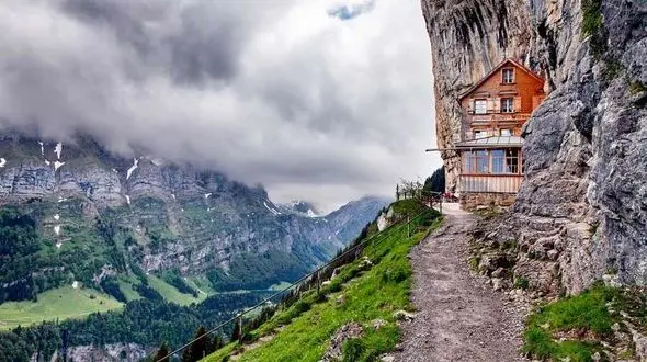 مهمان خانه ای 200 ساله در دل کوه+عکس