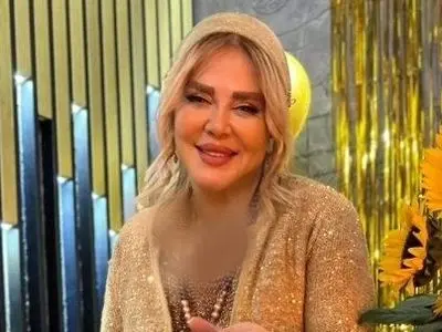 فیلم/ نگاهی به جشن تولد شاهانه بهاره رهنما با کیک تولد 2 طبقه /بهاره رهنما: آذر ماهی تولدش برای بقیه مهم نباشه میکشتتون/ بعد نیم قرن سرحال و قبراق مگه داریم اصلا؟!