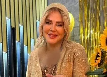 فیلم/ نگاهی به جشن تولد شاهانه بهاره رهنما با کیک تولد 2 طبقه /بهاره رهنما: آذر ماهی تولدش برای بقیه مهم نباشه میکشتتون/ بعد نیم قرن سرحال و قبراق مگه داریم اصلا؟!