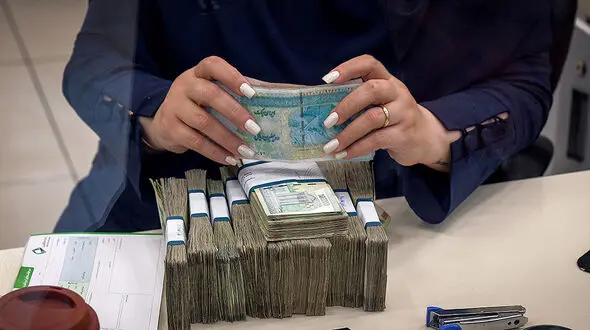 لزوم ترمیم حقوق کارگران و کارمندان متناسب با تورم ضروری است / دولت و مجلس لایحه و طرحی ارائه نکرده‌اند 