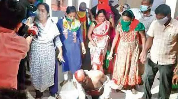 آزار شیطانی دختر 14 ساله توسط مرد جن‌گیر در نظام آباد + فیلم حمله به خانه شیطان 