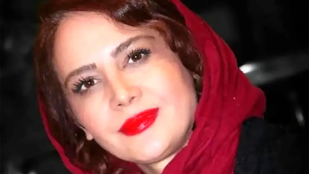 فیلم و عکس / نگاهی به چیدمان منزل نگین صدق‌گویا در شام ایرانی/ درخشش لوسترها و آباژورهای کلاسیک، عتیقه‌جات چشم‌نواز، ساعت پاندول‌دار