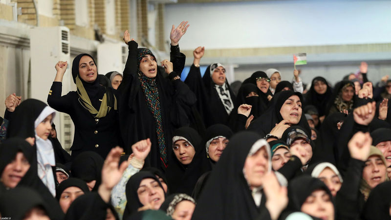 رهبر معظم انقلاب اسلامی حضرت آیت الله خامنه ای امروز( دوشنبه ) 17 اردیبهشت 1403 در دیدار مسئولان و کارگزاران حج و جمعی از زائران بیت الله الحرام