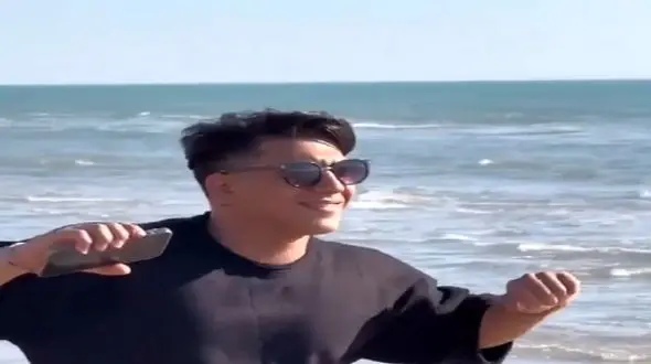 آواز شاد؛ پسر خوزستانی رقص شونه لرزونش تو دنیا ترکوند ویو میلیونی گرفته الحق که لایقه