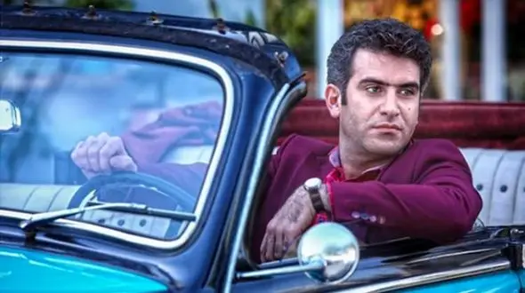 فیلم آوازخوانی هوتن شکیبا با آهنگ محسن چاوشی / هر روز عمرم از دیروز بدتره