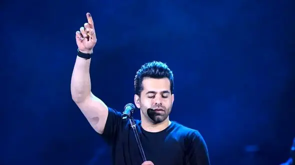 فیلم آواز احساسی /  رضا بهرام کنسرتش جوری دیوانه ات شدمو خوند کاری کرد پیرمردا هم همخونی کنن