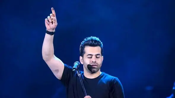 فیلم آواز احساسی /  رضا بهرام کنسرتش جوری دیوانه ات شدمو خوند کاری کرد پیرمردا هم همخونی کنن